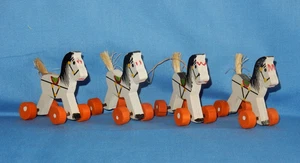 Vintage Holz Pferd Pony auf Rädern rollender Weihnachtsschmuck - 4 - Bild 1 von 6