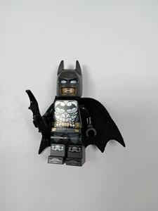 Lego DC Super Heroes Minifigur SH0535 SH535 Batman Pearl dunkelgrau Rüstung - Bild 1 von 4