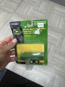 Vintage 2001 Ertl John Deere V-Tank Slurry Spreader NEW 1/64 #15329 Toy Tractor - Picture 1 of 8