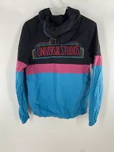 CHAQUETA CORTAVIENTOS VINTAGE UNIVERSAL STUDIOS RETRO CON CAPUCHA PARA ADULTOS RESISTENTE AL AGUA - Imagen 1 de 5