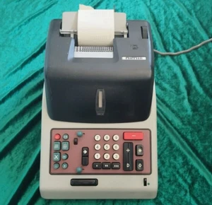 Vintage Mechanical calculator Olivetti Divisumma 24 Calculator Made In Italy - Picture 1 of 19