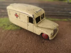 Dinky Toys Superb Daimler Ambulance with Red Cross Dinky Toys Emergency Vehicles - Picture 1 of 4