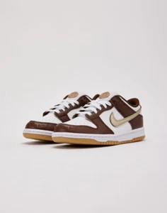 GRADE SCHOOL NIKE DUNK LOW_WHITE/METALLIC GOLD-WHITE-CACAO WOW HM3725-171-SIZE 5 - Picture 1 of 5