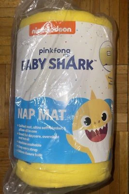 Alfombra y almohada para siesta Baby Shark Foto 1 de 3