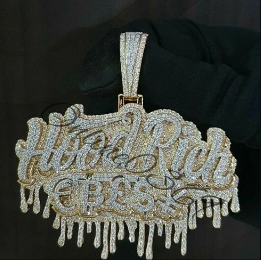 Colgante de placa con nombre clásico de moissanita real de 3,6 quilates enchapado en oro amarillo plateado Foto 1 de 4