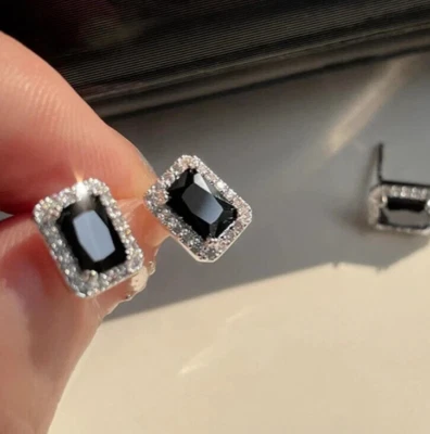 Aretes enchapados en oro blanco de 14 quilates corte baguette circonita cúbica negra hombres mujeres Foto 1 de 4