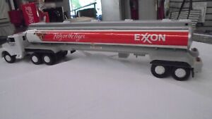 Exon Semi-Tractor 1/43 scale with lights/horn