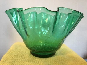 Vintage Hand Blown Blenko type Green Crackle Glass Ruffled Bowl 6” high x 10” W - Picture 1 of 4