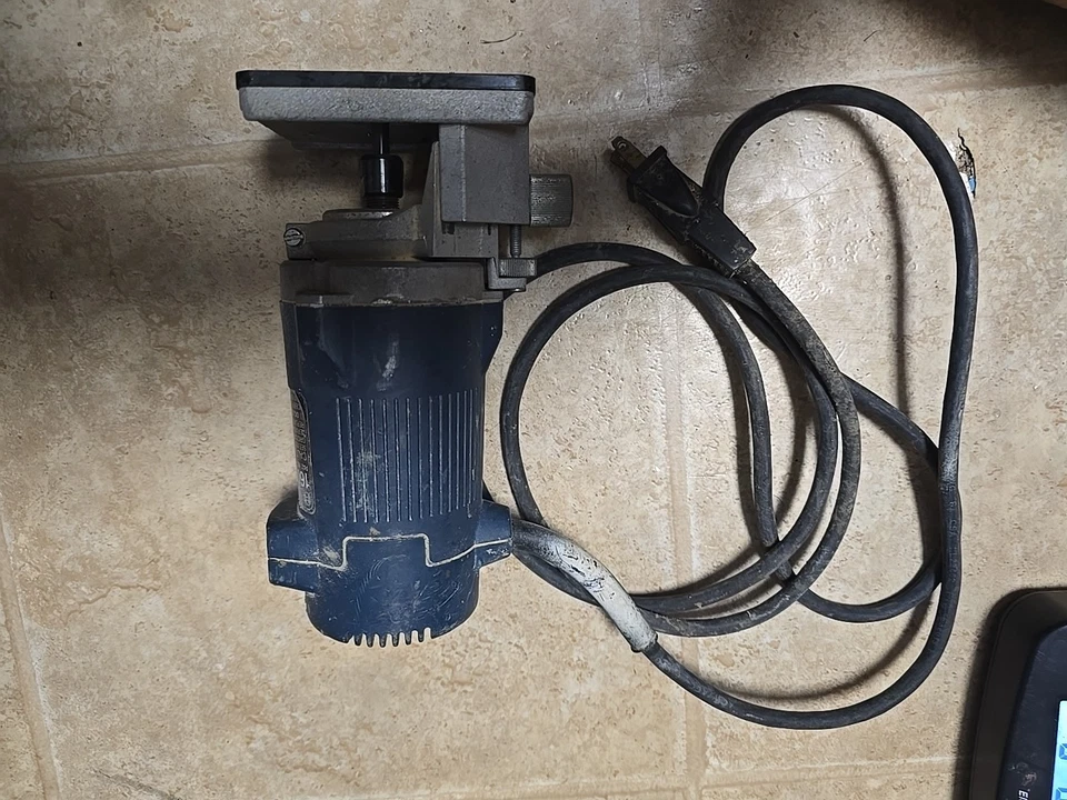 BOSCH 1608 LAMINATE TRIM ROUTER, 1/4" COLLET, 30,000 RPM, 115V - Image 1 of 4