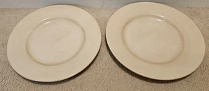 "Juego de 2 platos picantes de cena Pottery Barn marfil beige porcelana con borde de 12""" - Imagen 1 de 3
