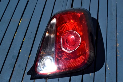 Luz trasera derecha pasajero Fiat 500c 2013 2014 2015 2016 2017 fabricante de equipos originales Foto 1 de 4