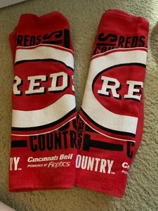 LOT OF 3 CINCINNATI REDS BACKPACKS, TOWELS & KOOSHIE - Picture 1 of 9