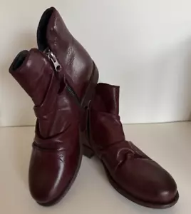 NEW EOS Ladies ankle Boots zip sides Size 37 Willet Leather color Wine - Picture 1 of 6