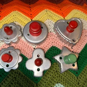 Vintage Lot 6 Aluminum Cookie Cutters Red and Green Wooden Handles - Picture 1 of 3