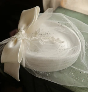 Bride Fascinator Hat Gauze Lace Veil Huge Bow Pillbox Wedding Cocktail Headpiece - Picture 1 of 9