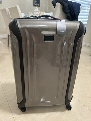 Equipaje de vapor TUMI, 28" medio viaje lado check in giratorio - bloqueo TSA - NUEVO CON ETIQUETAS $825 Foto 1 de 4