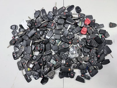 LARGE LOT OF KEY FOBS OEM AND AFTERMARKET LOT UNTESTED LARGE BOX FILLED 1820 - Image 1 of 4