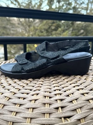 Munro Sandal Women’s 8.5 M Black Leather Walking Wedge Comfort Travel Fisherman - Image 1 of 4