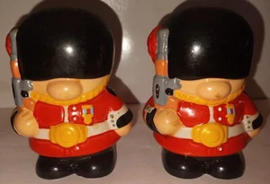 The Queens Guard Salt Pepper Shakers British Royal Palace Buckingham Red Ceramic - Picture 1 of 8