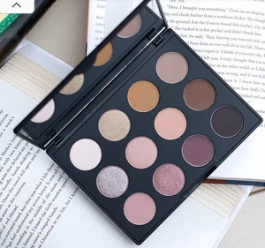 PALETA DE SOMBRAS DE OJOS MAC ART LIBRARY MODELO DESNUDO 12 COLORES Edición Limitada - Imagen 1 de 7
