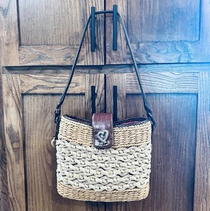 Brighton Schultertasche geflochten Stroh braun Lederbesatz Herz Akzent Lederriemen - Bild 1 von 7