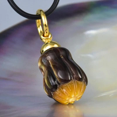 Gum Tree Flower Pendant Carved Shell & Gold Vermeil over Sterling Silver 7.39g - Image 1 of 4