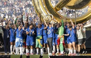 Chelsea World Club Cup Winners 2025 Fridge Magnet - Picture 1 of 1