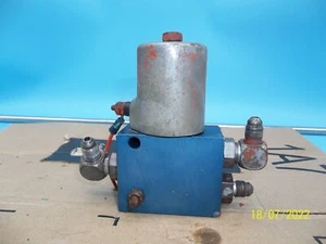 Solenoide de control de elevación para hombre Snorkel TB 46 (L-3) - Imagen 1 de 4