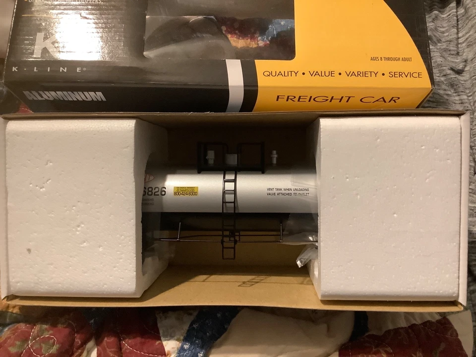 KLine - K6341--8012 Dupont Tank Car  - Extruded Aluminum Body - Image 1 of 1