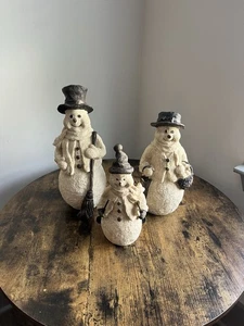 3er Set Rustikale Schneemann Figuren Vintage Look Resin Winter Weihnachtsdeko Bauernhof - Bild 1 von 9