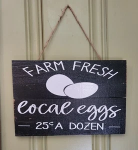Rustikales Holzschild ""Bauernhof frische lokale Eier 25 C ein Dutzend"" Küche Dekor Bauernhaus - Bild 1 von 3