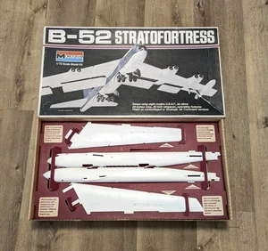 Vintage 1973 Monogram 1/72 B-52 Stratofortress - Picture 1 of 6
