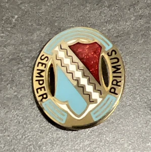 Prendedor de colección Meyer Segunda Guerra Mundial Ejército Primer 1er Regimiento de Infantería Semper Primus - Imagen 1 de 2