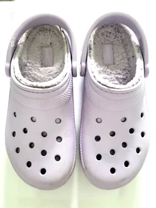 Zoccoli unisex Crocs classici foderati taglia W-7 / M-9 viola slip on - Foto 1 di 9