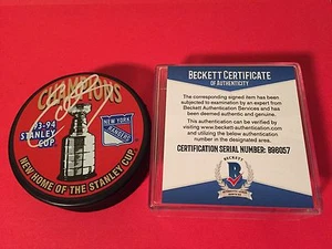 Eddie Olczyk 1993-94 Stanley Cup Champions Signed Puck Auto Beckett BAS COA - Picture 1 of 2