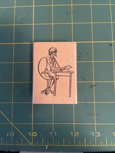 Stampendous Fashion Friendzy Melanie Gummistempel H150 Frau am Schreibtisch - Bild 1 von 4