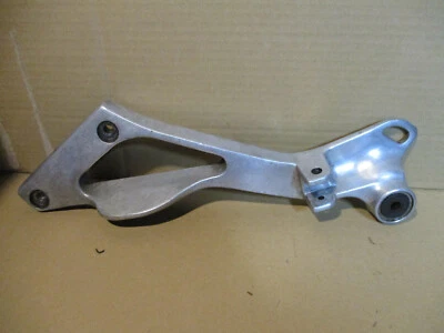 Platine repose pied arrière gauche Yamaha 850 TDM 3VD - Photo 1/4