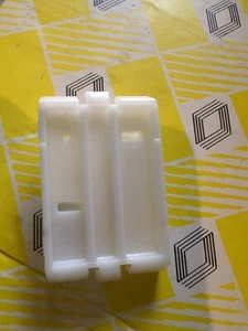 RENAULT 21 MOULDING CLIPS WHITE 89/04 7700786637 - Picture 1 of 2