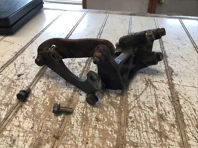 Suporte de bomba de direção hidráulica 95-97 Kia Sephia com parafusos - Imagem 1 de 4