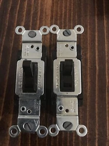 2 interruptores de palanca vintage Leviton de un solo polo de 15 amperios, ¡hechos en EE. UU.! - Imagen 1 de 4