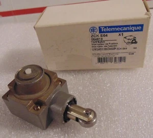 Telemecanique Sensors ZCK E64 Limit Switch Head,Rllr Plngr,Side,.88 In - Picture 1 of 2