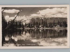 RPPC Postcard Lac Beaufort & Cottages Lodge Jasper National Park Canada - Picture 1 of 2