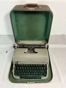 Vintage Original Remington Quiet Riter Miracle Tab Typewriter & Case - Picture 1 of 11