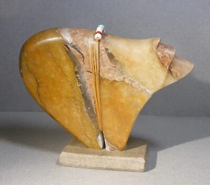 Escultura de oso de alabastro navajo Leonard Tso - Imagen 1 de 9