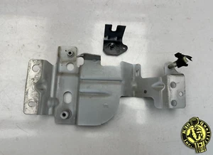 2014-2022 LAND RANGE ROVER SPORT - FRONT RIGHT FENDER LOWER MOUNT BRACKET OEM - Bild 1 von 6