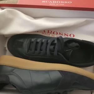 Zapatilla deportiva Scarosso Ryan de cuero de becerro azul en 10,5/43,5 nueva en caja - Imagen 1 de 4