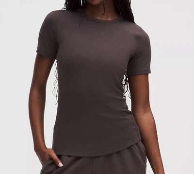 Camisa ajustada de manga corta Lululemon para mujer talla 6 color acanalado secuoya ¡NUEVA CON ETIQUETAS! Foto 1 de 4