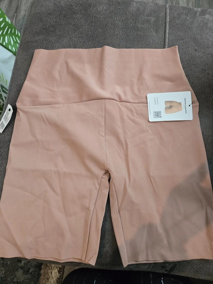 Leonisa Women’s Stay-in-Place Seamless Shorts 012970 – Shapewear -