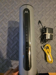 Motorola MG8702 Ultra Fast Docsis 3.1 Cable Modem/Router AC3200 - Photo 1/2