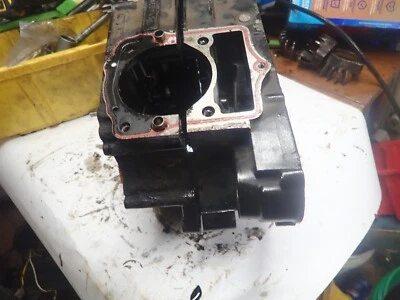 Kawasaki KLT 200A 1982 tres ruedas izquierda/derecha motor/carcasas cárteres Foto 1 de 4